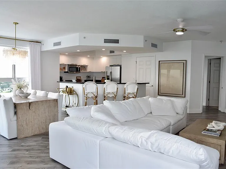 241 Riverside Dr #2009 — Photo 5