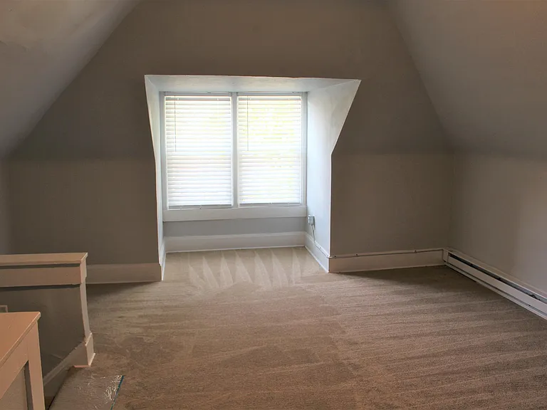 932 Linwood Ave — Photo 11