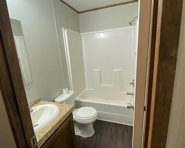 1410 N Lakeview Dr — Photo 6