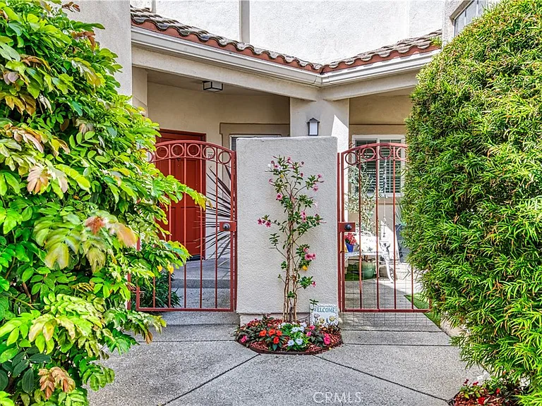 208 Chandon — Photo 2