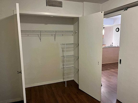 5th image of 38 Grenville St #1104