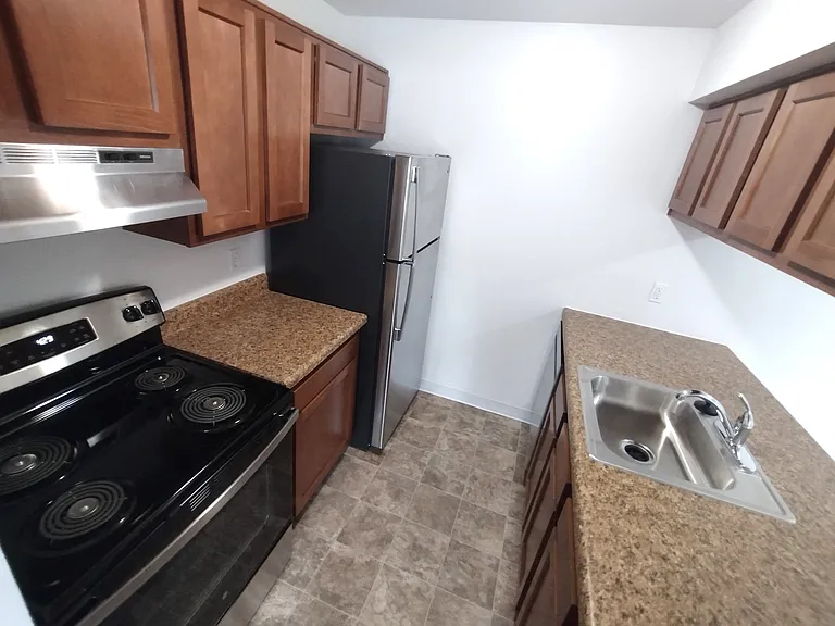 Charter Oaks Apartments — Photo 237