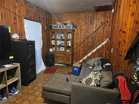5th image of 24 Arbutus St