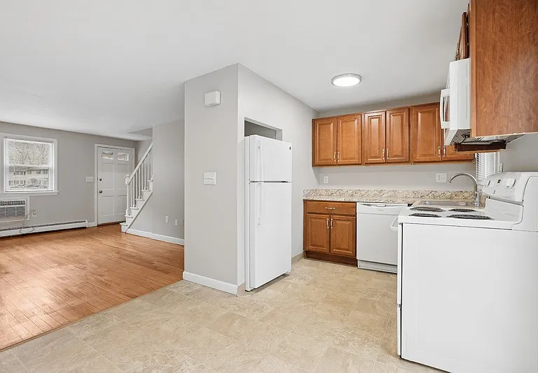 Fox Hill Commons — Photo 10
