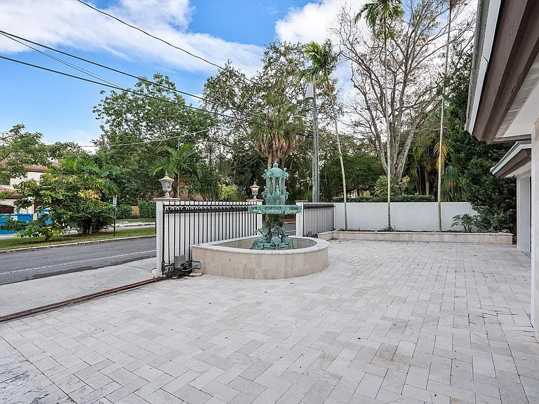 1421 Ponce De Leon Dr — Photo 67