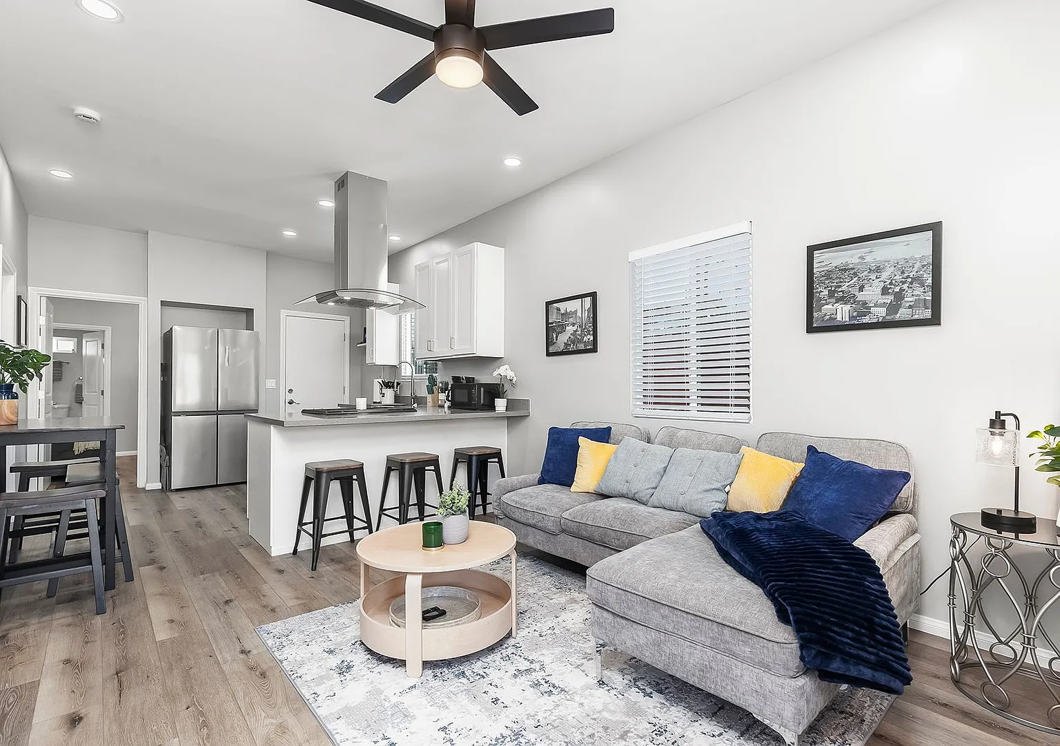 Newly furnished and remodeled 2 bed 2 bath! — Photo 1