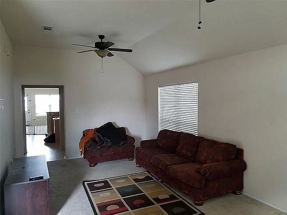 3rd image of 913 Buffalo Springs Dr