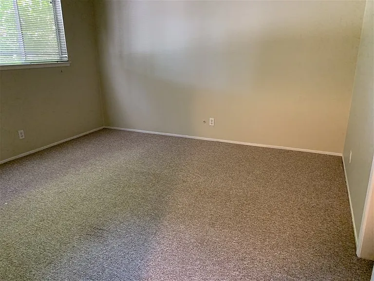 707 Hawthorne Ln — Photo 12