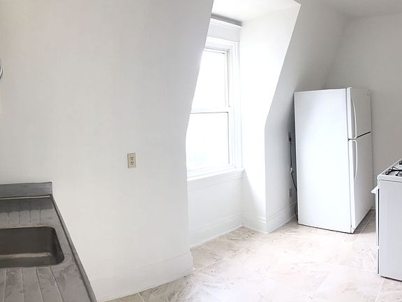 3rd image of 419 Lincoln Ave #2