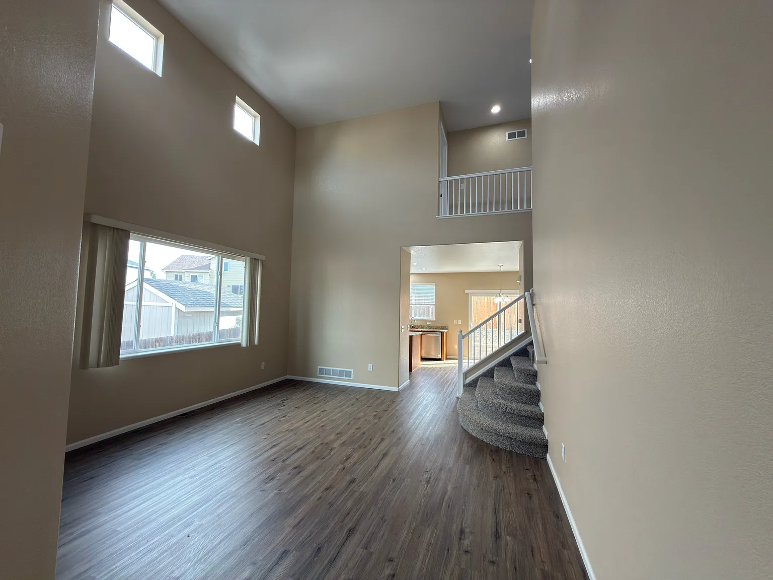 4 bed, 3320 sqft, $3,100 — Photo 4