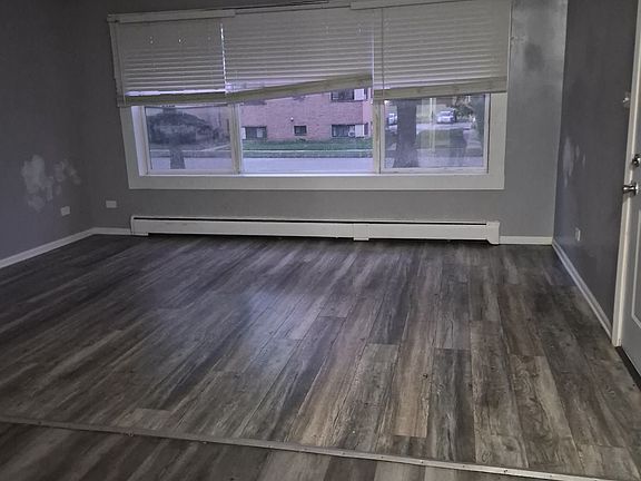 3rd image of 2101 Williamsburg Dr APT 202