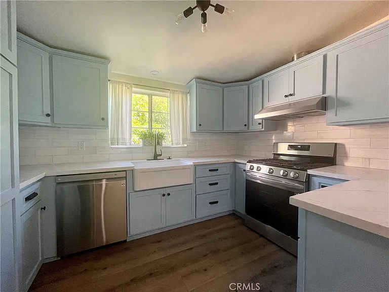 1570 Locust St — Photo 10