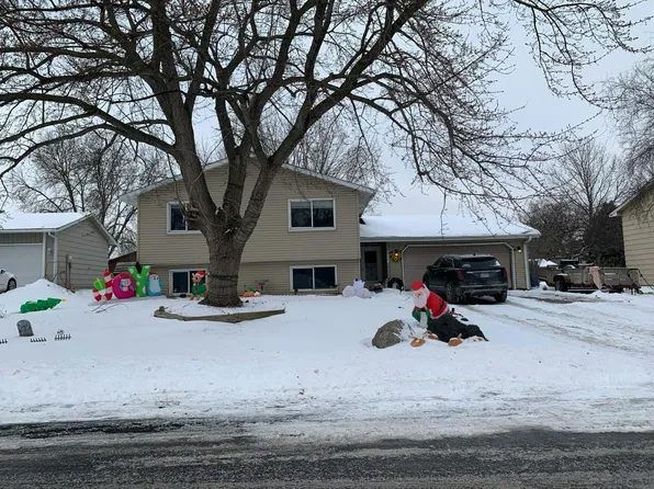 7809 Bryant Ave N, Brooklyn Park, MN 55444
