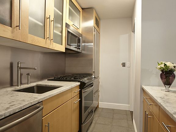 3rd image of 7 E 14th St APT 410