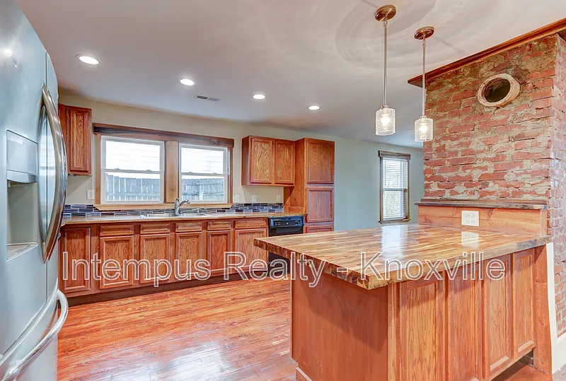 4 bed, 2.0 bath, $3,100 — Photo 4
