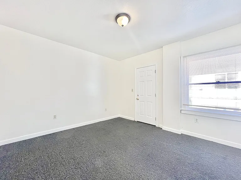 1444 W 28th St — Photo 16