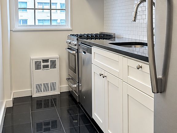 4th image of 175 W 12th St APT 10J