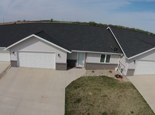 416 Beachcomber Dr #2, Lake Park, IA 51347
