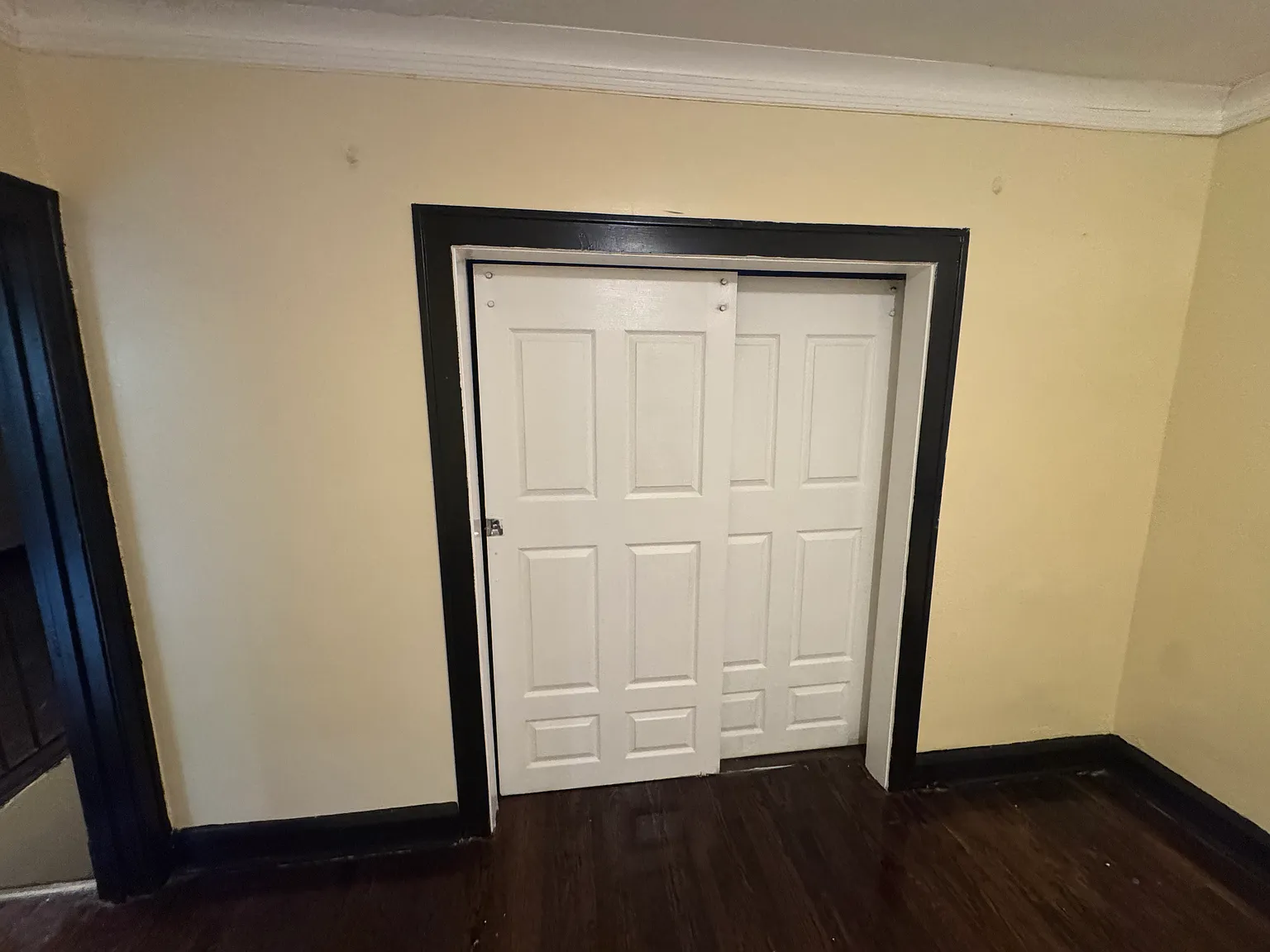 5 bed, 1200 sqft, $2,200 — Photo 2