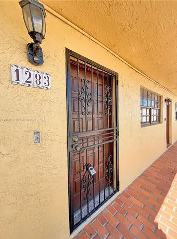 1283 W 51st Pl