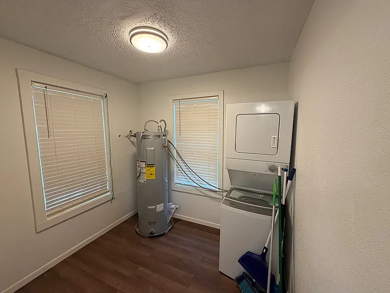 702 W Kansas Ave — Photo 12
