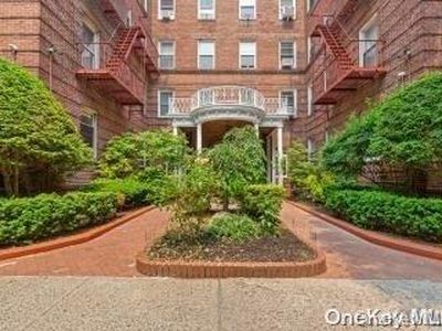 111-39 76th Road #E6, Queens, NY, 11375