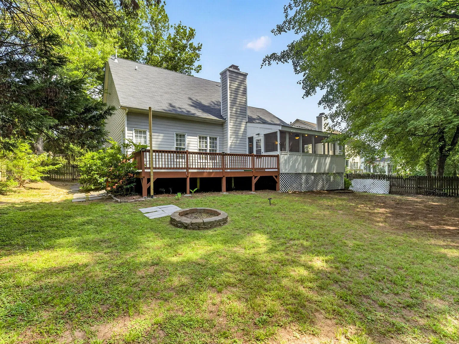 4 bed, 2.5 bath, 2426 sqft, $3,500 — Photo 3