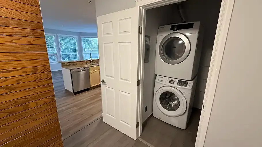 2 bed, 2.0 bath, 1050 sqft, $1,950 — Photo 2