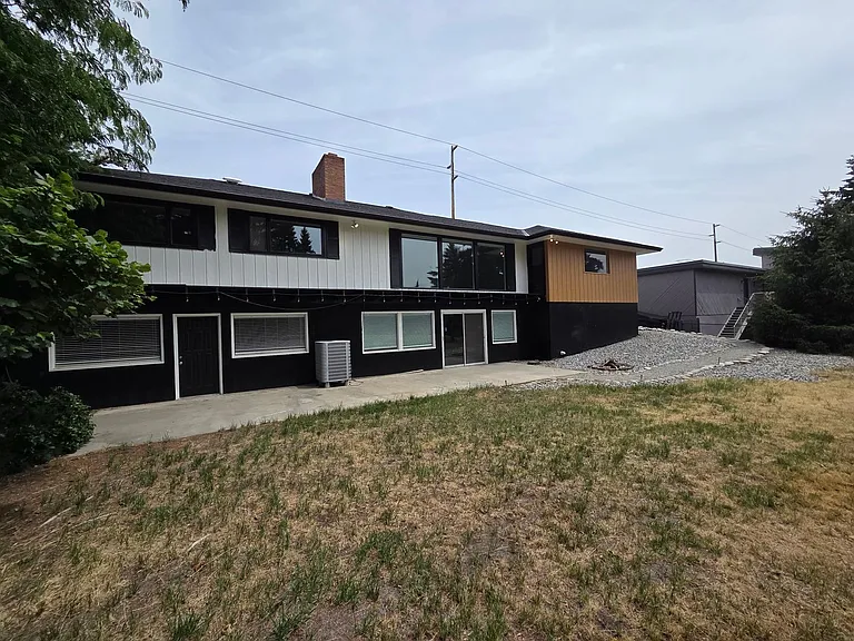 1530 Eastmont Ave — Photo 4