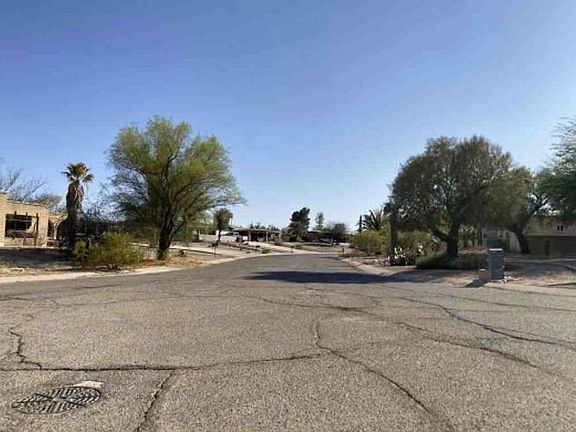 Exterior Neighborhood (street photo)