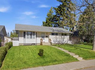 120 SE Glenpatrick Dr SW, Calgary, AB T3E 4L6
