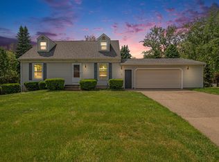 4415 Bekinshire Dr NW, Comstock Park, MI 49321