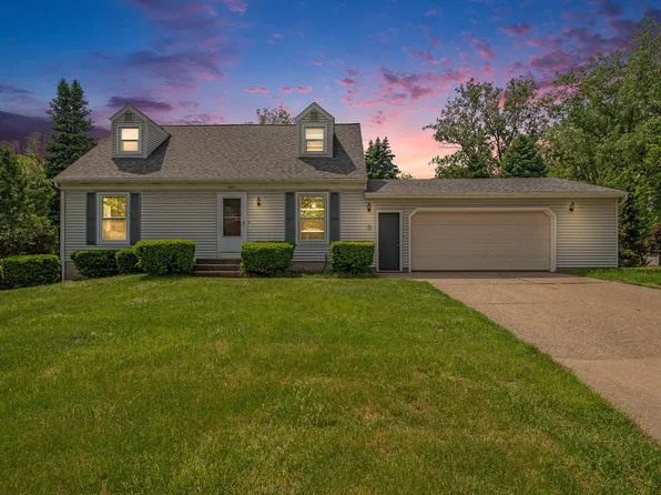 4415 Bekinshire Dr NW, Comstock Park, MI 49321