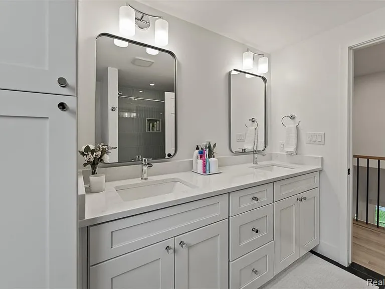 1935 Hillwood Dr — Photo 28