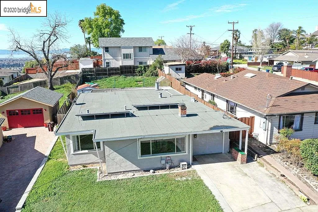 18667 Crest Ave photo 1
