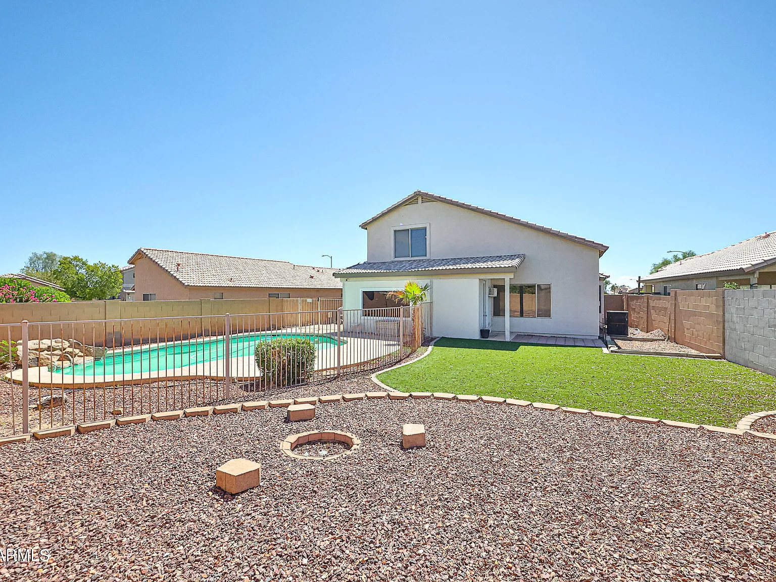 6 bed, 3.0 bath, 2166 sqft, $2,800 — Photo 2