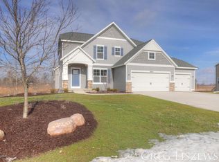 6820 Madrone Dr NE, Rockford, MI