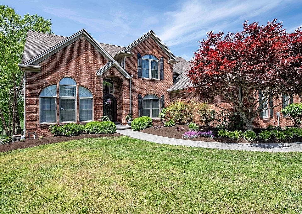 1st image of 104 Parker Ln