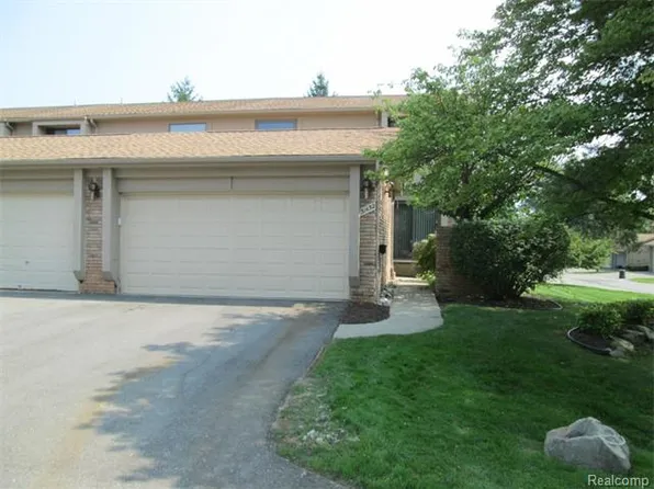 31452 Hunters Circle Dr #1, Farmington Hills, MI 48334