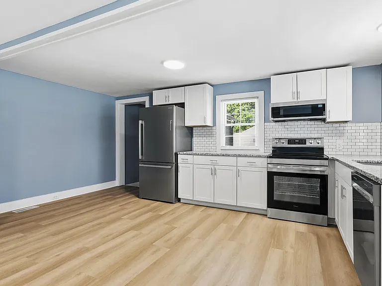 301 W John J Sharpe St — Photo 9