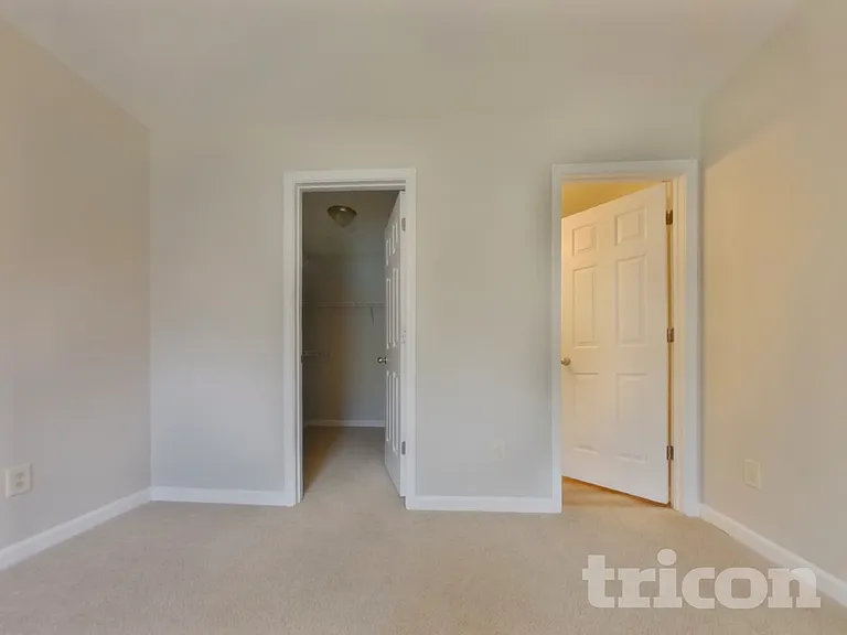 35 Wyndham Ct SE — Photo 8