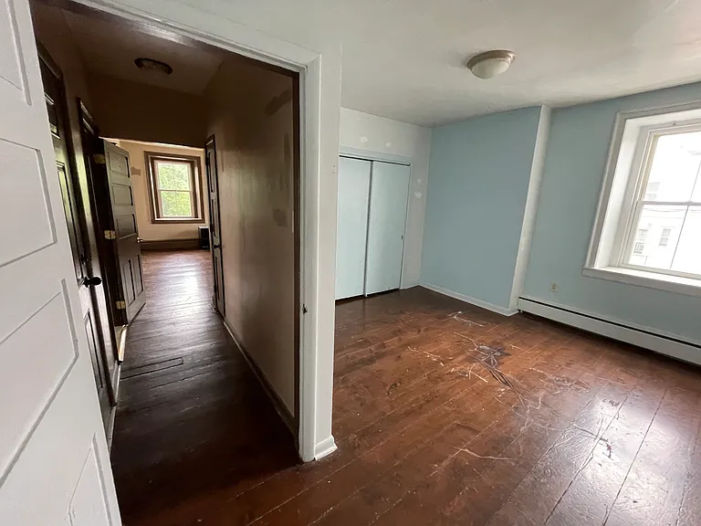 232 Locust St — Photo 4