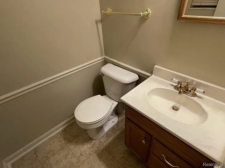 8484 Pepper Ridge Dr — Photo 7