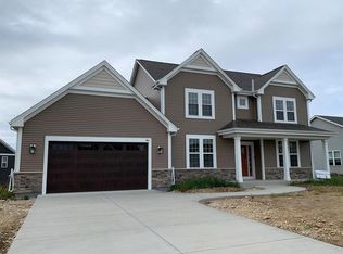 621 Spur Rd, Slinger, WI 53086