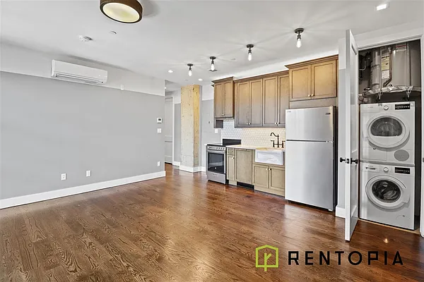 Rented by Rentopia | media 125