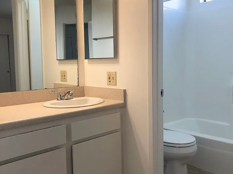 Del Norte Apartments — Photo 16