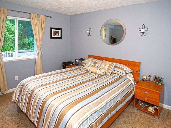 5th image of 714 Parkway Dr NE