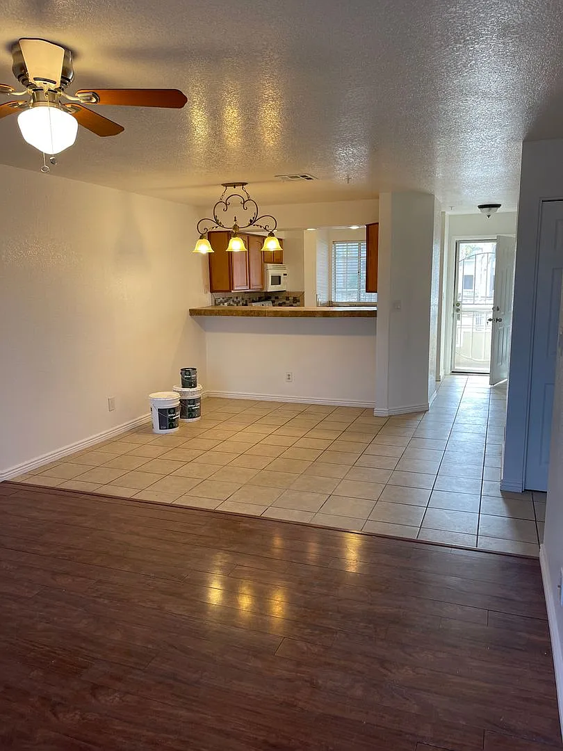 2nd Floor condo For Rent — Photo 1