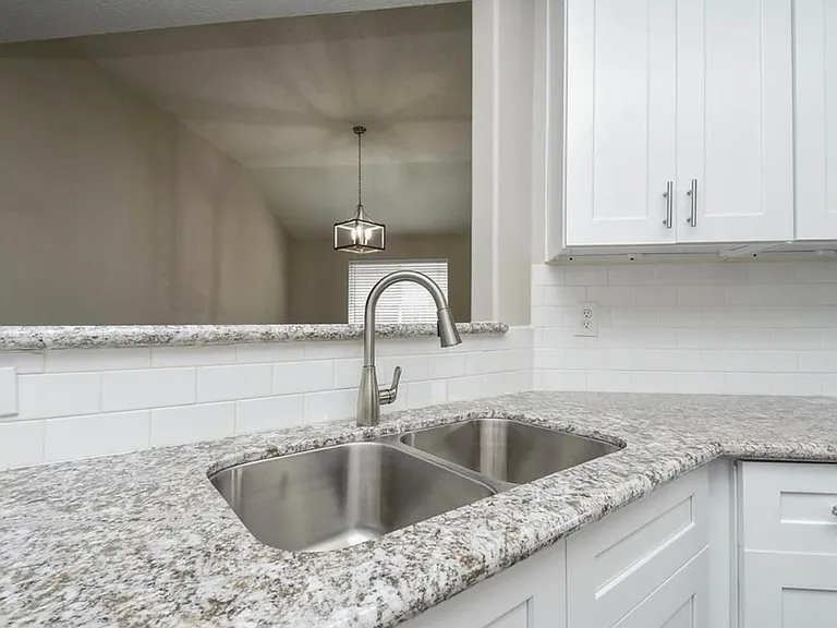 2519 Fox River Ln — Photo 16