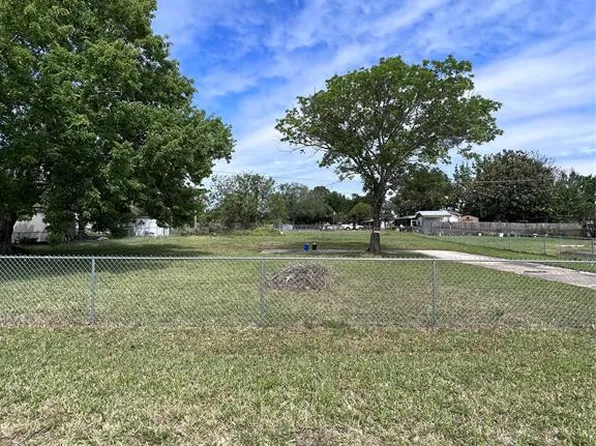 103 West Loop, Oak Hill, FL 32759